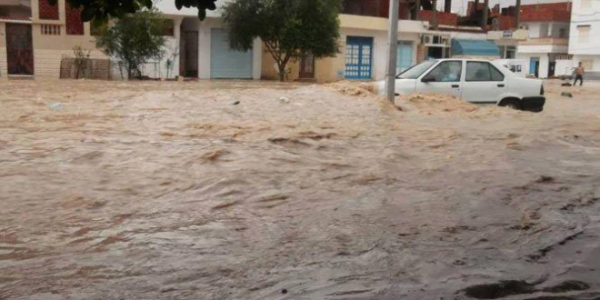 حاصرته السيول