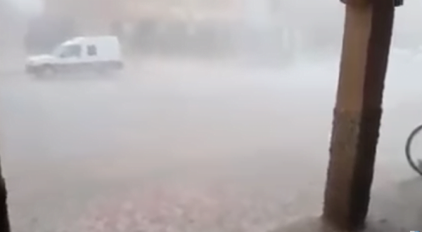 عاصفة مطرية