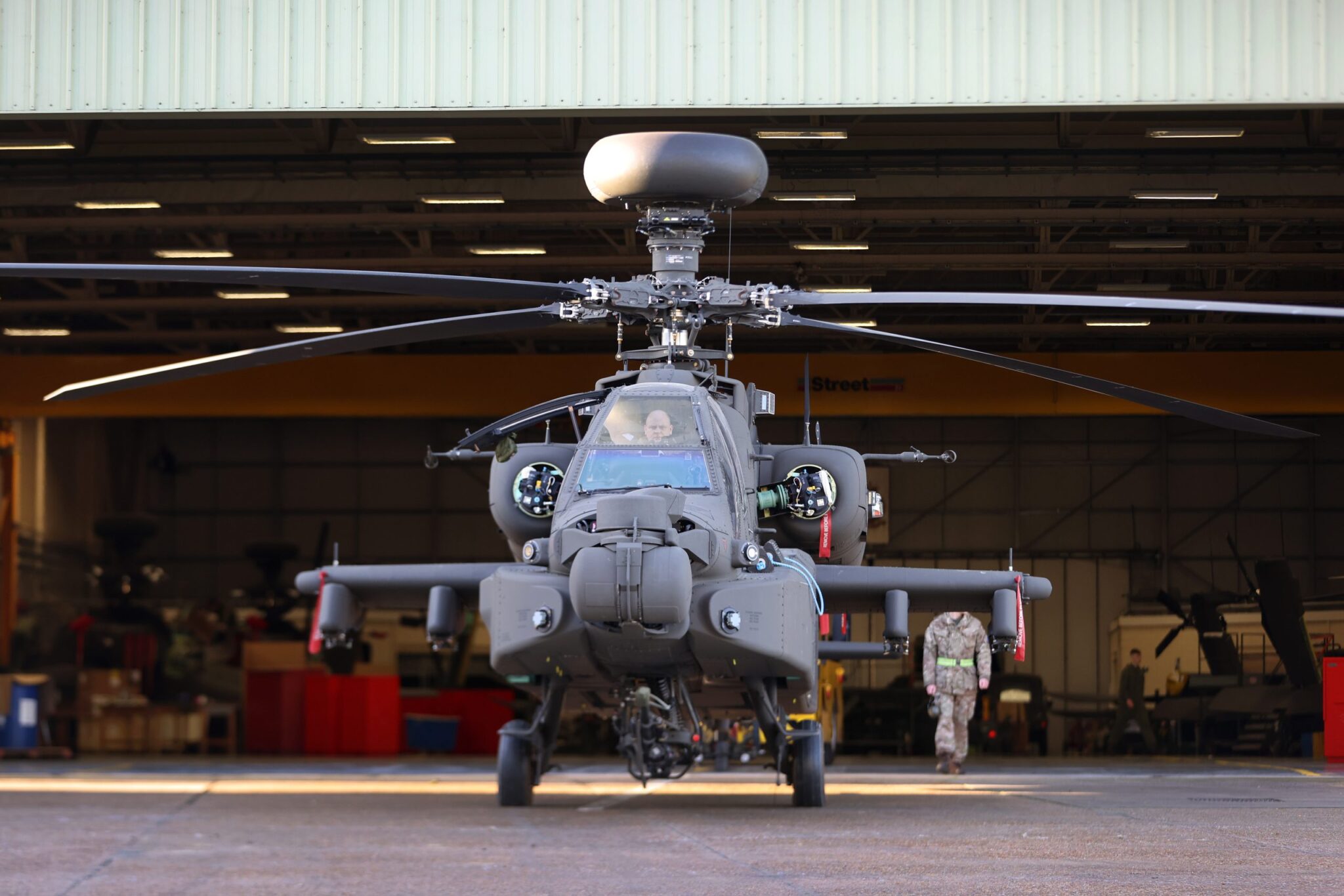 “الأباتشي” من طراز “Apache AH-64E”